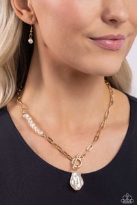 Courting Cosmopolitan Necklace (White, Gold)