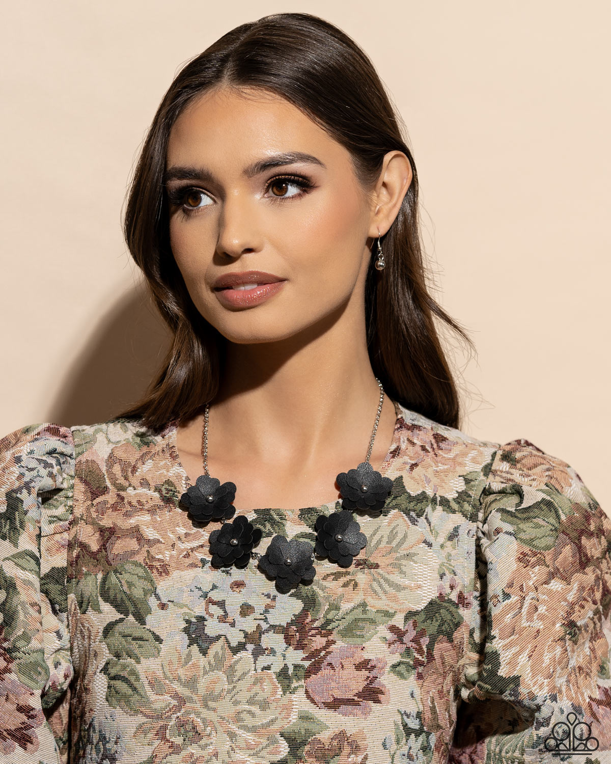 Balance of FLOWER Black Necklace