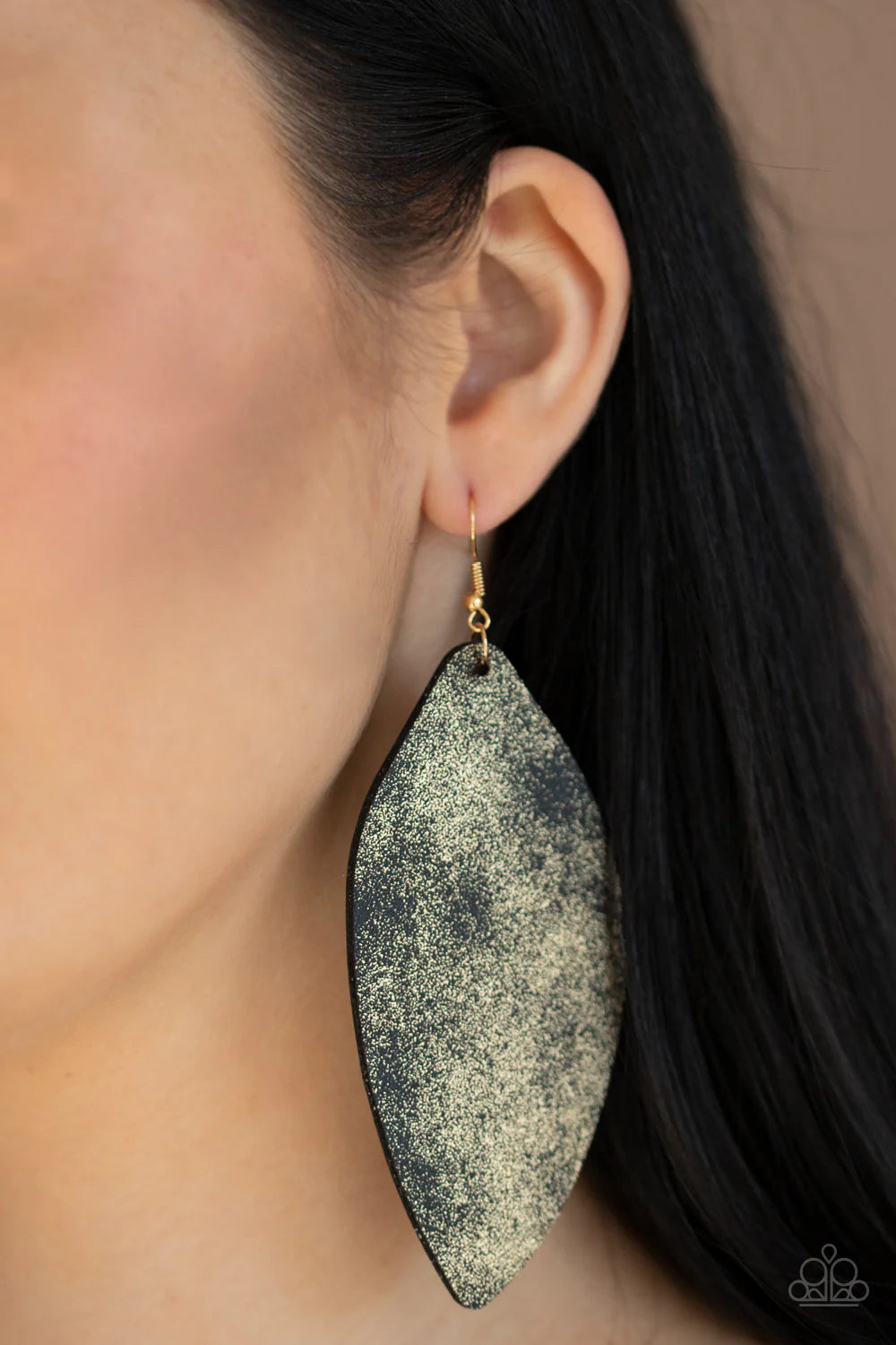 Serenely Smattered Gold Earring