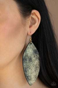 Serenely Smattered Gold Earring