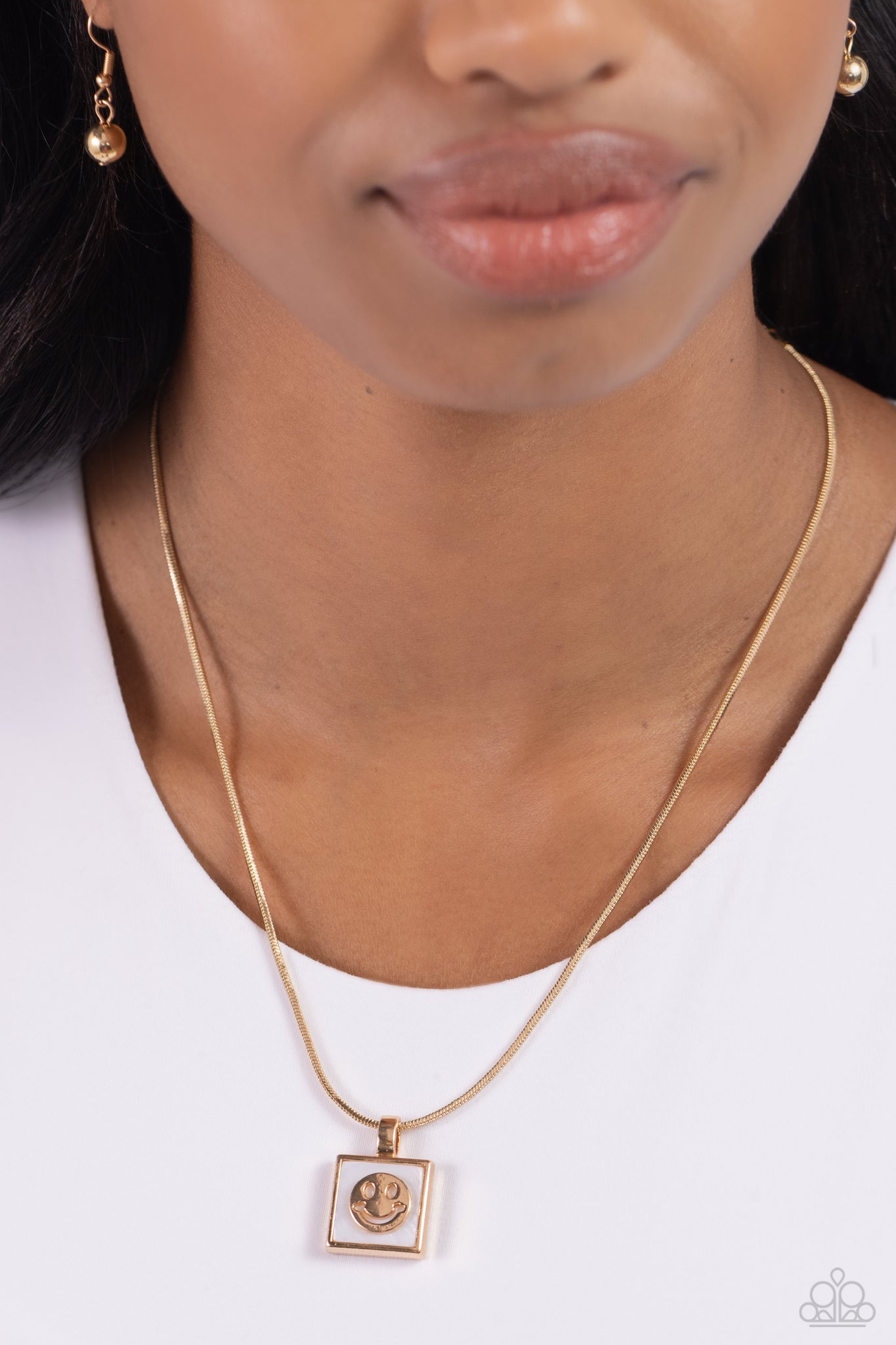 Smiley Season Necklace (White, Gold)