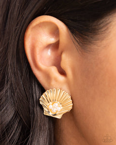 Oyster Opulence Earring (Orange, Gold)