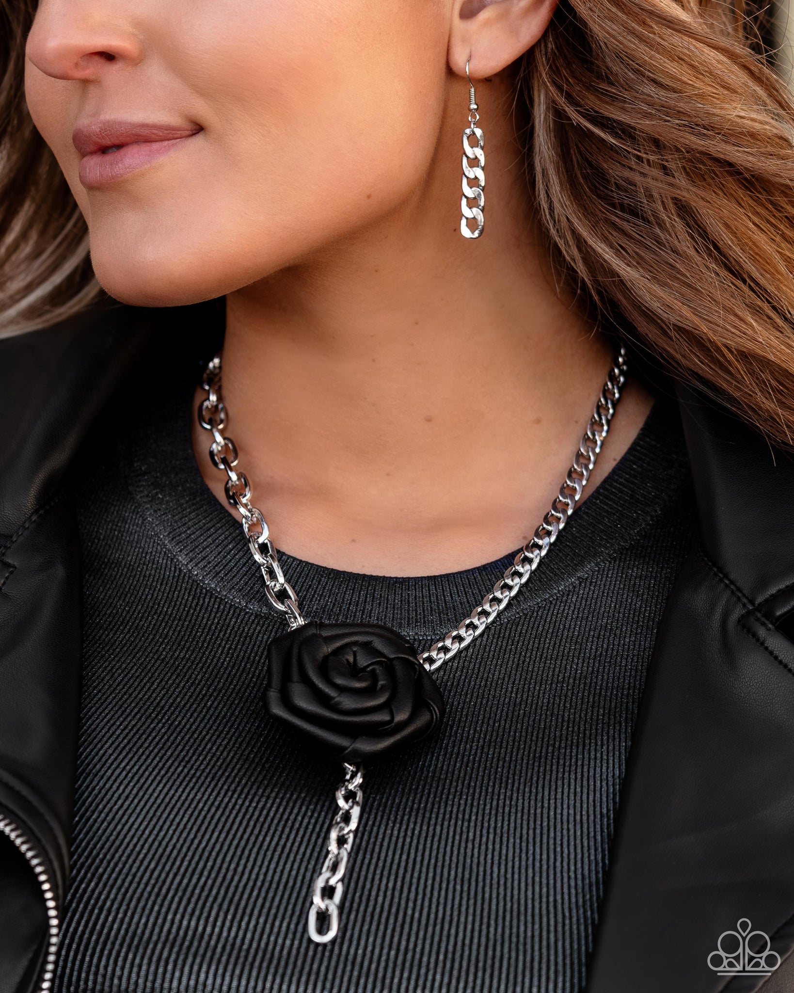 ROSE and Cons Black Necklace