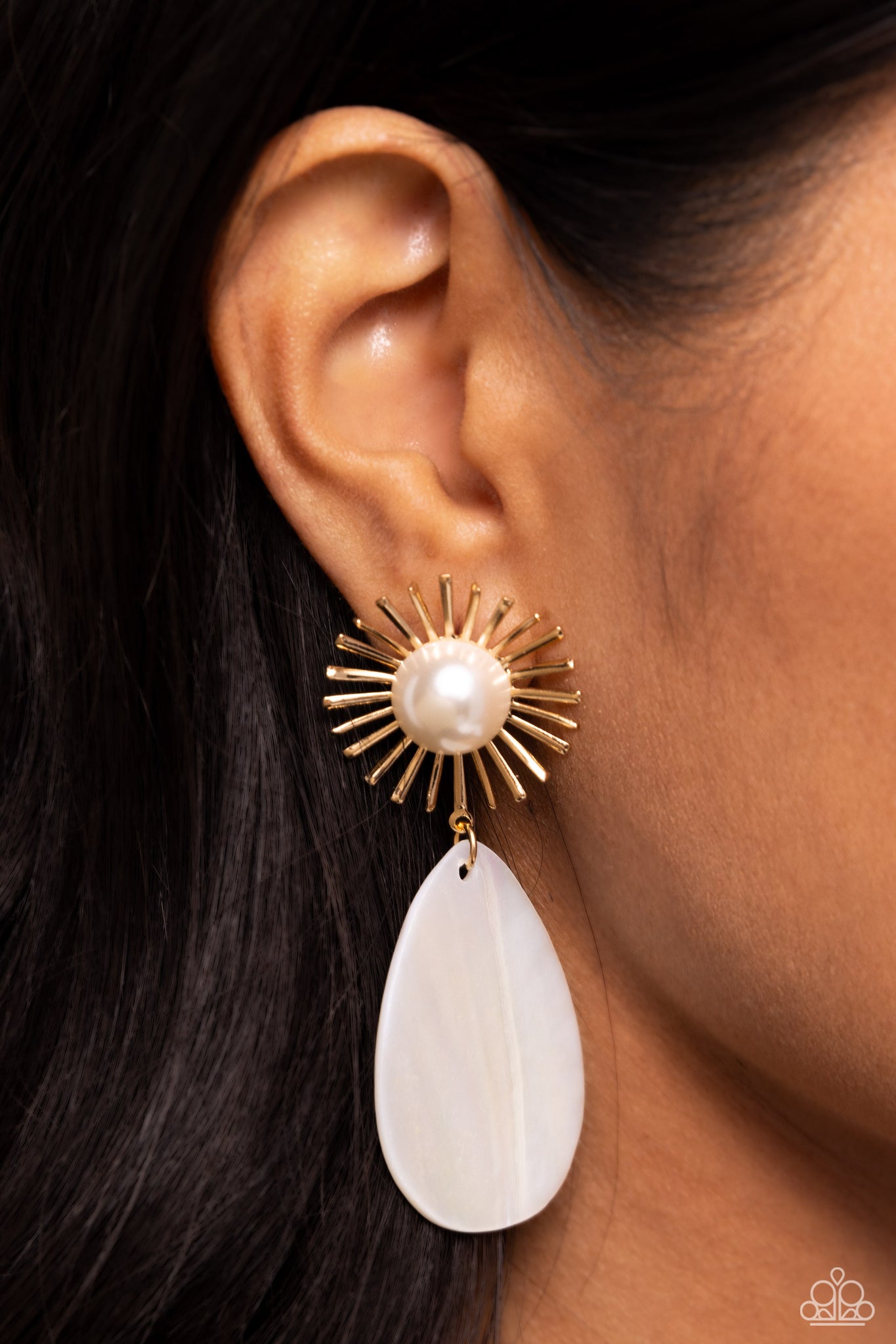 Sunburst Sophistication Earring (White, Gold)