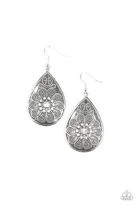 Banquet Bling Earring (Green, White)