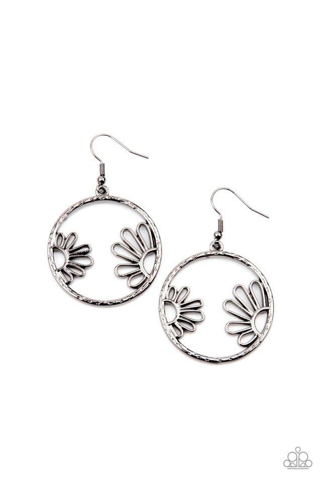 Demurely Daisy Black Earring