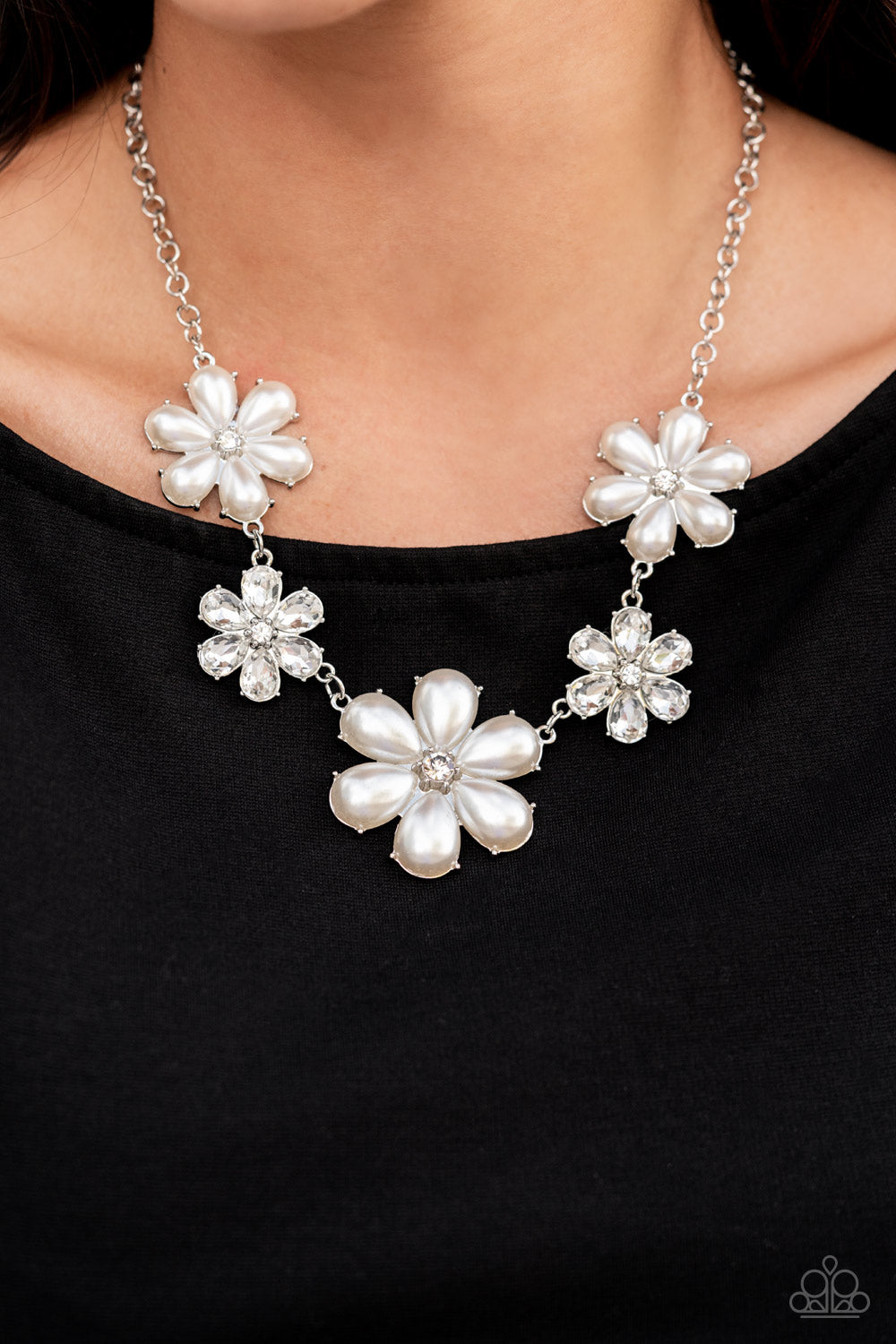 Fiercely Flowering Necklace (White, Gold)