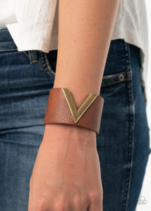 Claws Out Brown Bracelet