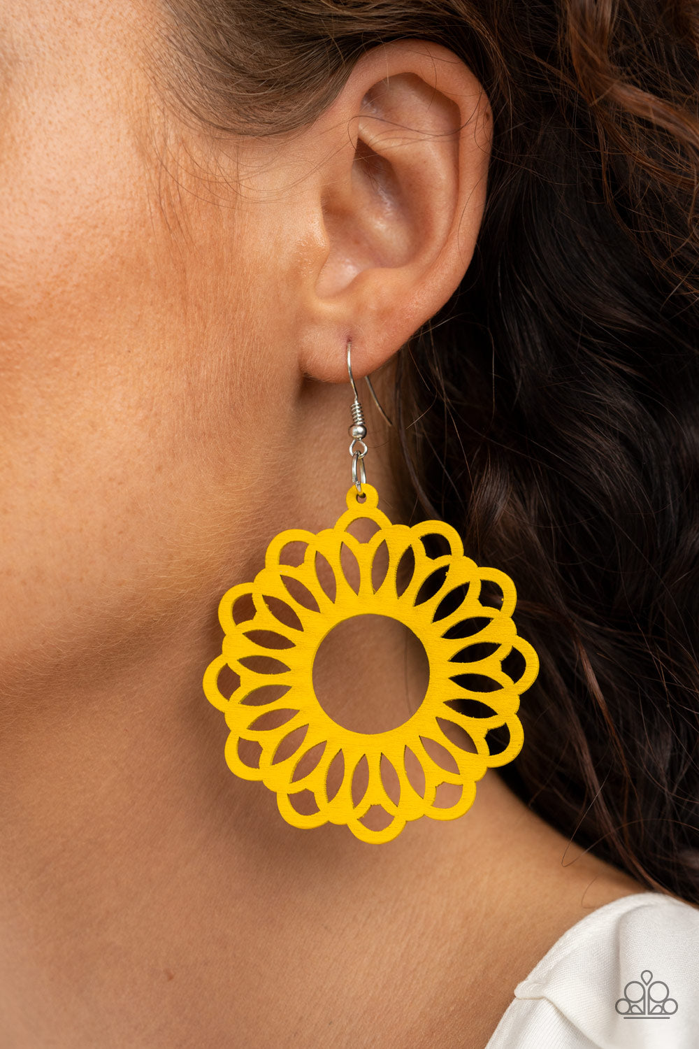 Dominican Daisy Yellow Earring