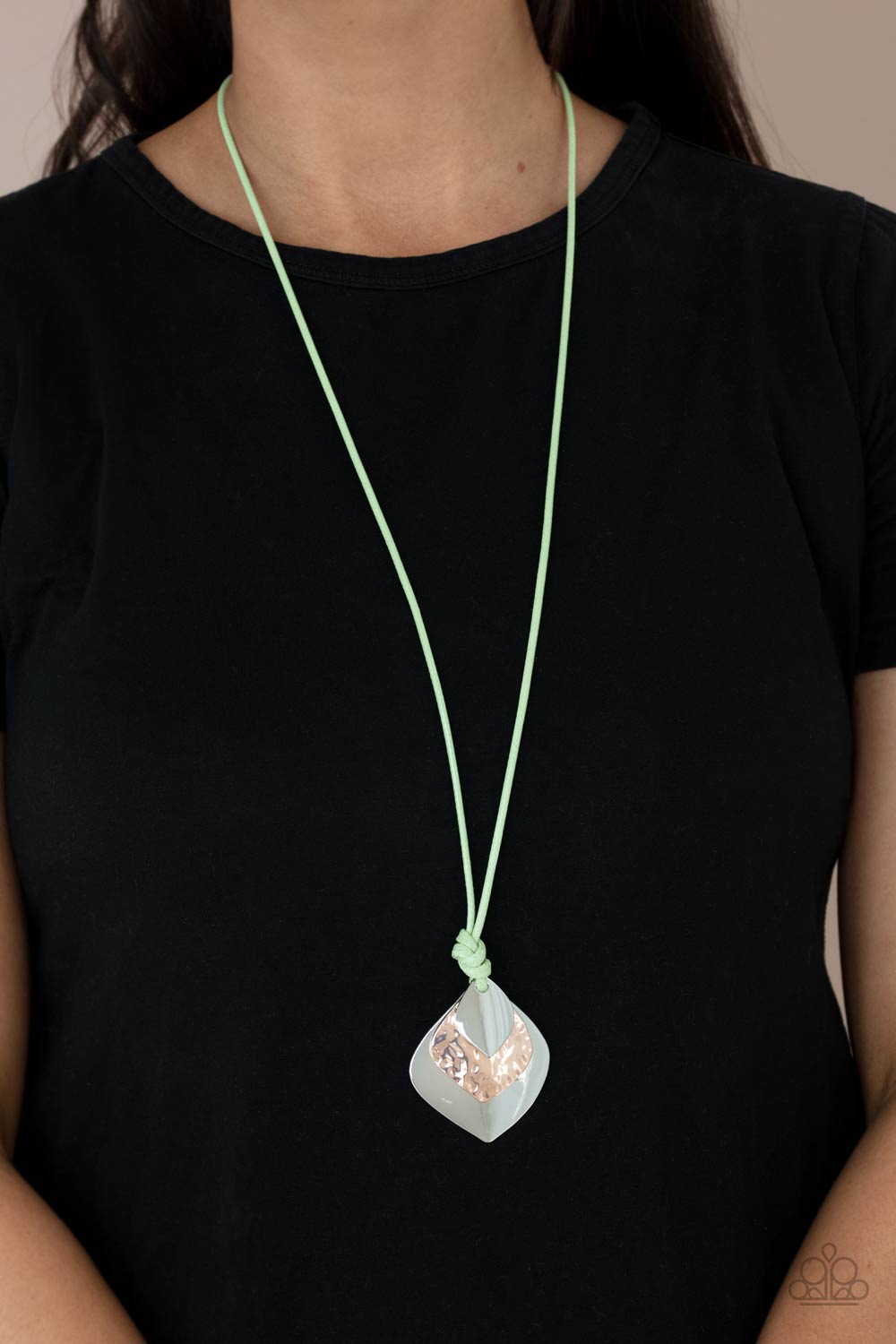 Face The ARTIFACTS Green Necklace
