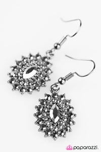 Everyone's A SHIMMER! Earring (White, Silver)