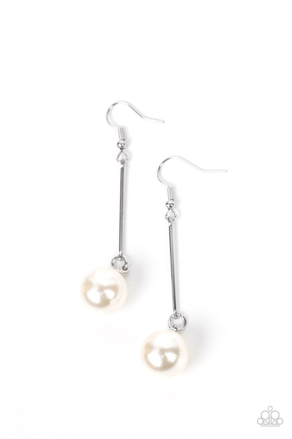 Pearl Redux White Earring