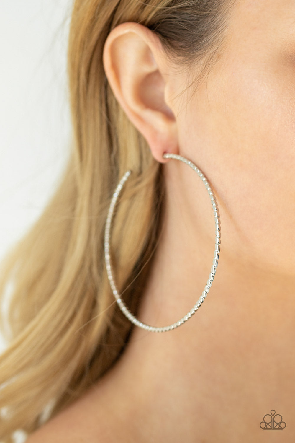 Pump Up The Volume Earring (Black, Silver)
