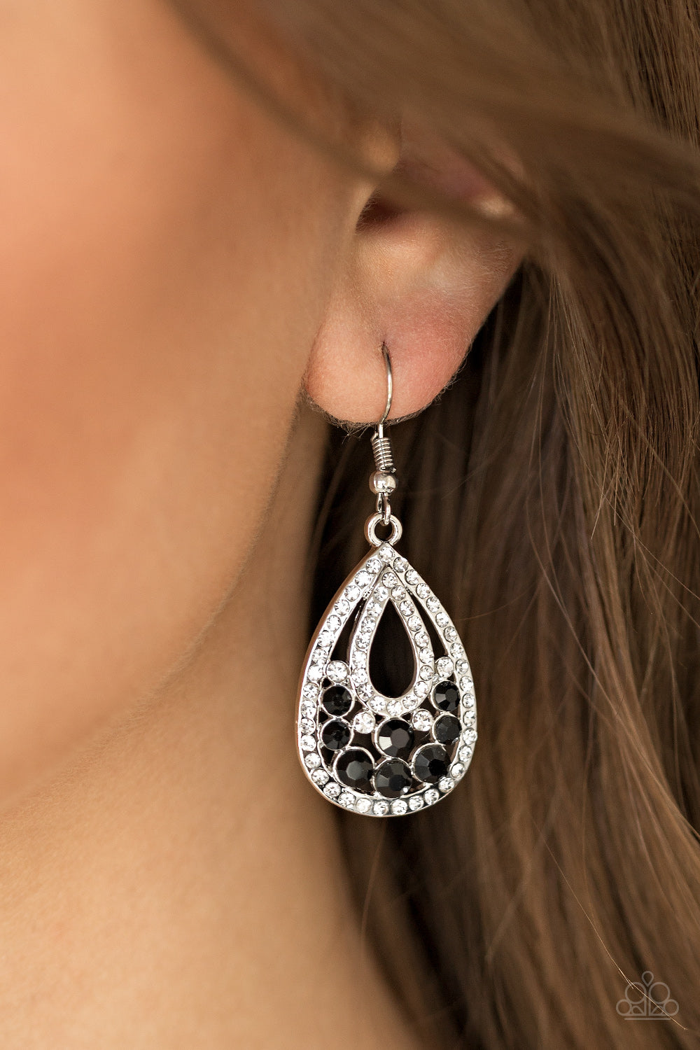 Sparkling Stardom Earring (Black, White)