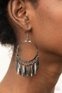 Radiant Chimes Earring (Black, Silver)